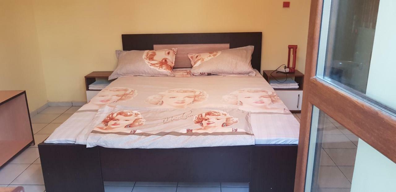 Dvete Brezi Hotel Burgas ภายนอก รูปภาพ